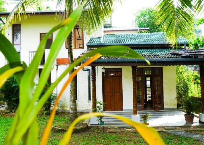 Olive Green Villa in Negombo for Airport Transit