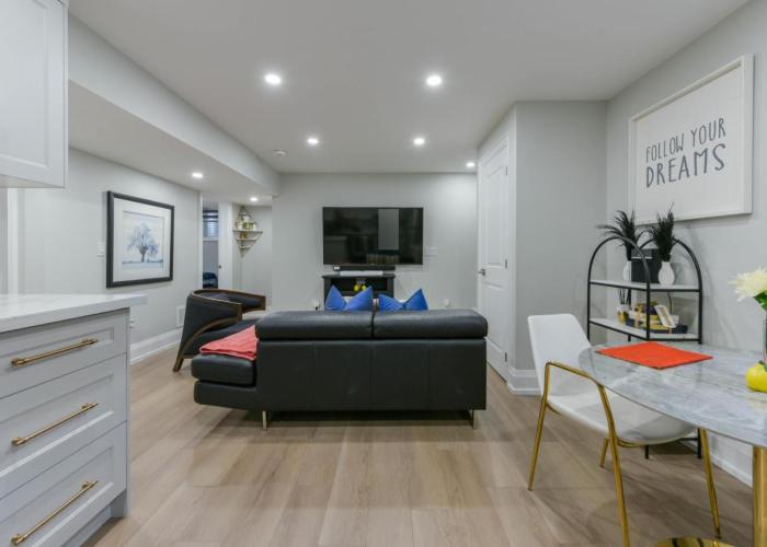Stunning 2 bedroom - Oakville Prime Location
