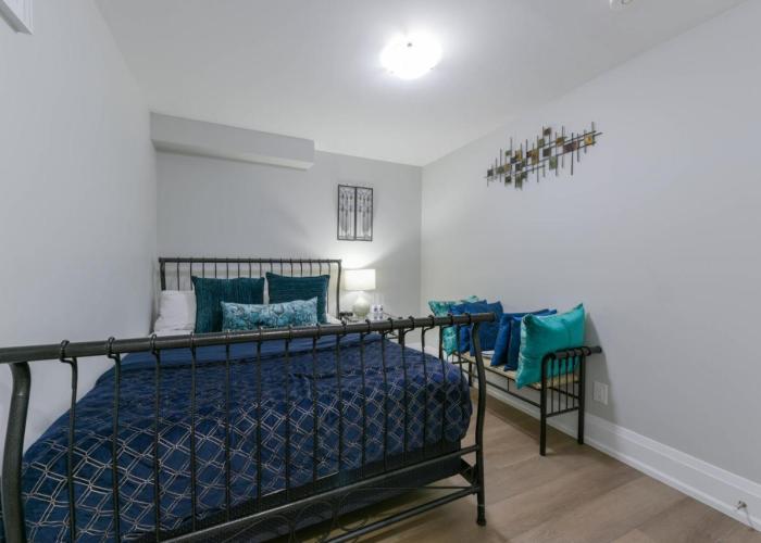 Stunning 2 bedroom - Oakville Prime Location