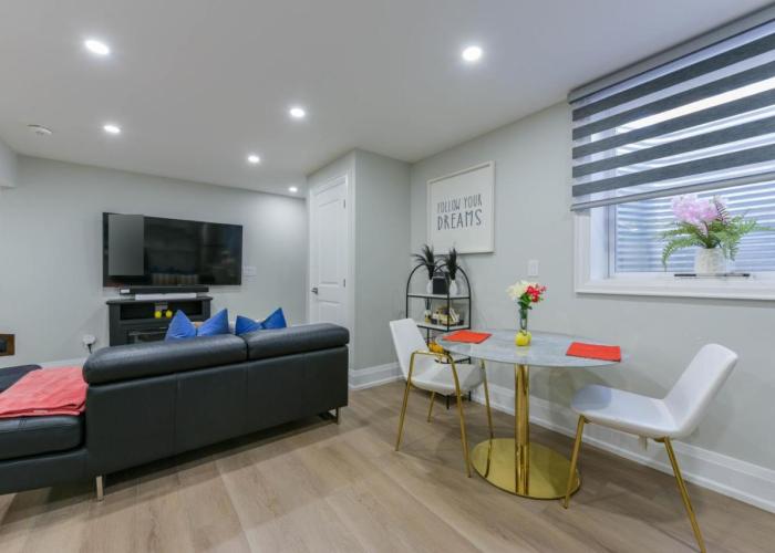 Stunning 2 bedroom - Oakville Prime Location