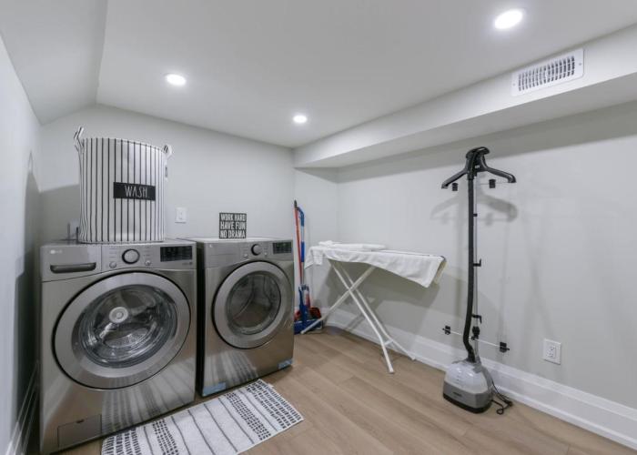 Stunning 2 bedroom - Oakville Prime Location