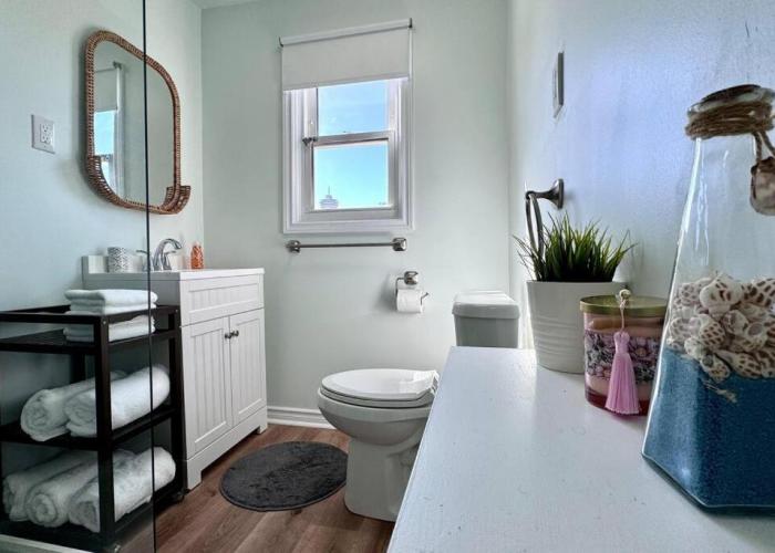 Near the Falls Two Bedroom - 5 min Walk to Clifton