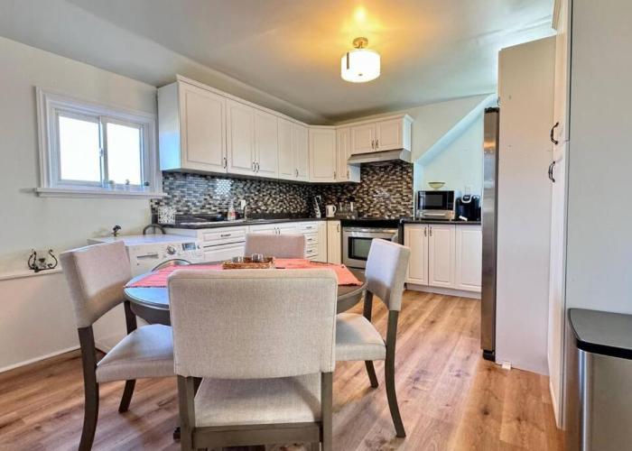 Near the Falls Two Bedroom - 5 min Walk to Clifton