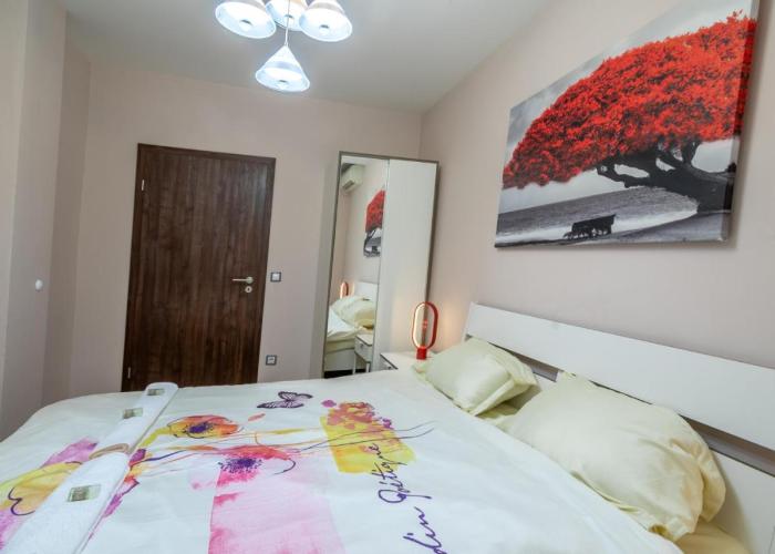 Top Center Retreat, Close to Main street, FREE Parking