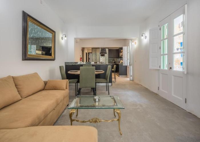 Traditional 2BR Stylish Townhouse with Maltese Balcony - Close to Triton Fountain Valletta, Sliema & Saint Julians
