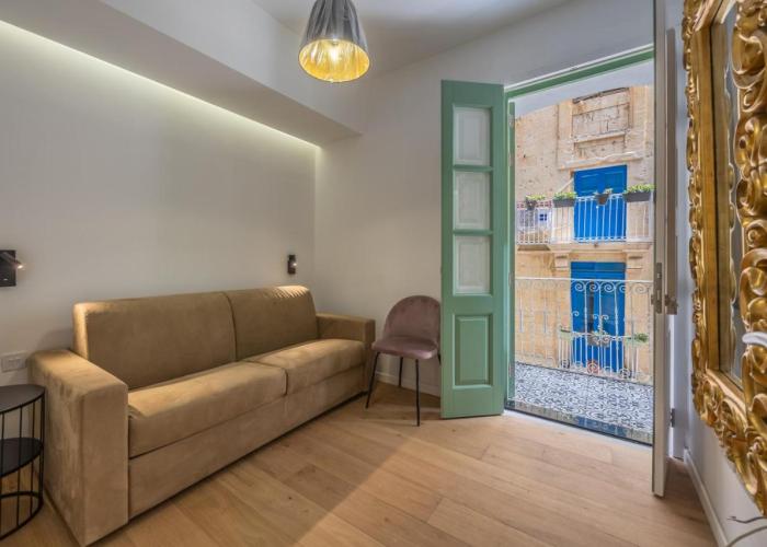 Traditional 2BR Stylish Townhouse with Maltese Balcony - Close to Triton Fountain Valletta, Sliema & Saint Julians