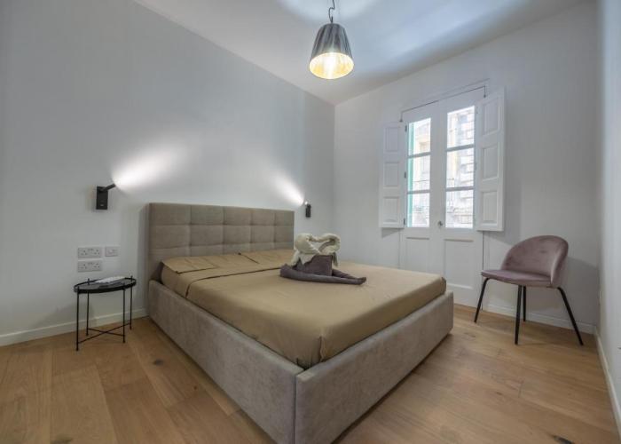 Traditional 2BR Stylish Townhouse with Maltese Balcony - Close to Triton Fountain Valletta, Sliema & Saint Julians