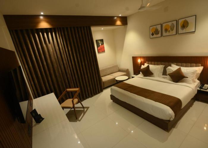 Kings Kraft Tremezzo Inn, Somnath