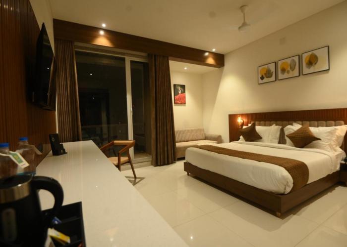 Kings Kraft Tremezzo Inn, Somnath