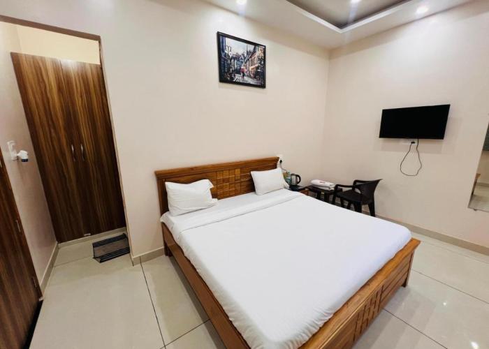 Hotel Hare Krishna Dham