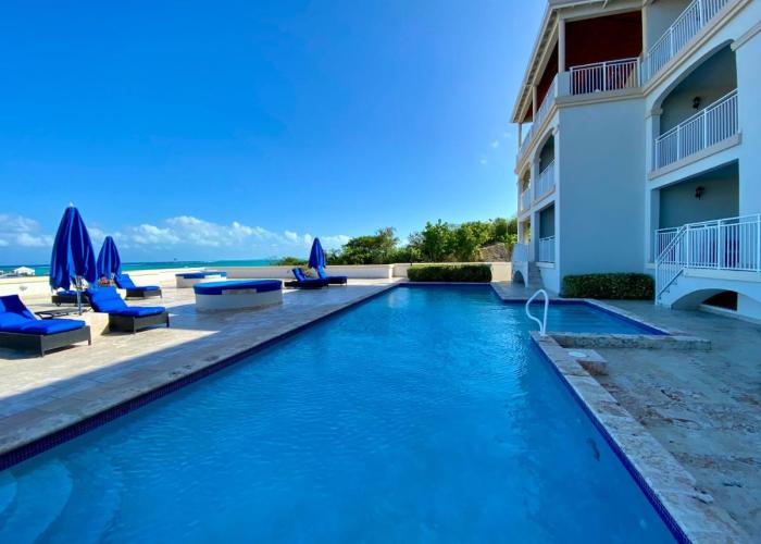 Extra spacious oceanview condo 5 min from pristine beach