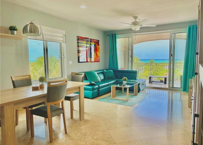 Extra spacious oceanview condo 5 min from pristine beach