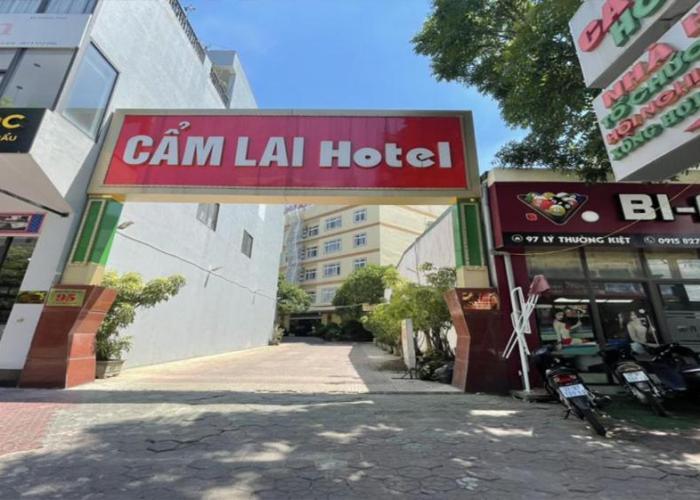 Khách sạn cẩm lai