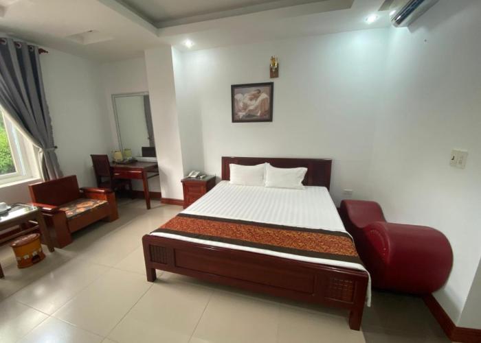 Khách sạn cẩm lai