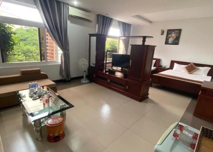 Khách sạn cẩm lai