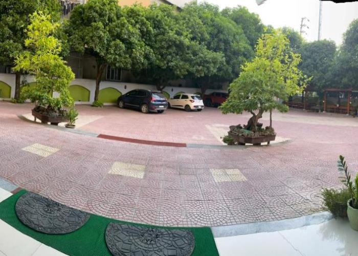 Khách sạn cẩm lai