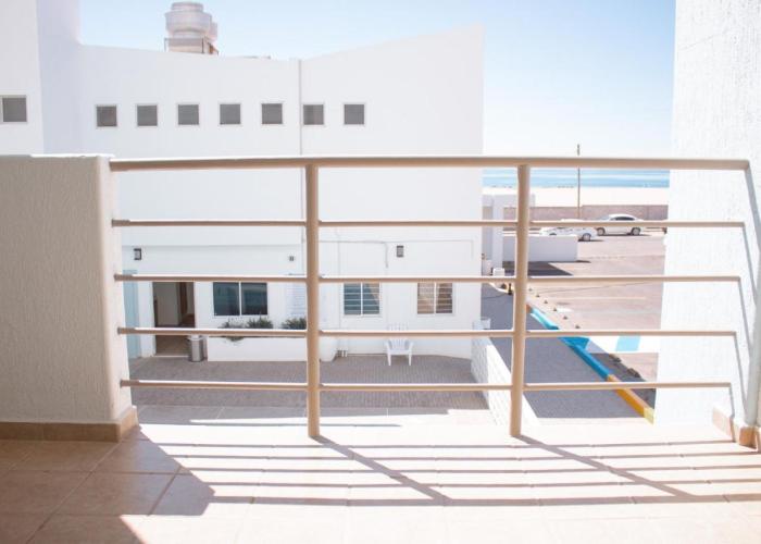 Costa Elegante Hotel & Suites
