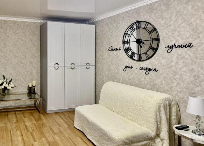 Apartments on Lenin Avenue, 80A