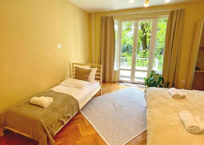Bohemian Bright & Calm 2BR - Top center - Private Balcony