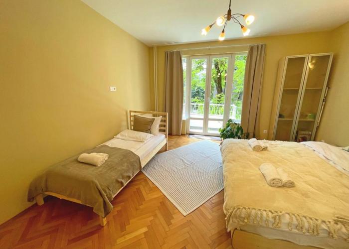 Bohemian Bright & Calm 2BR - Top center - Private Balcony