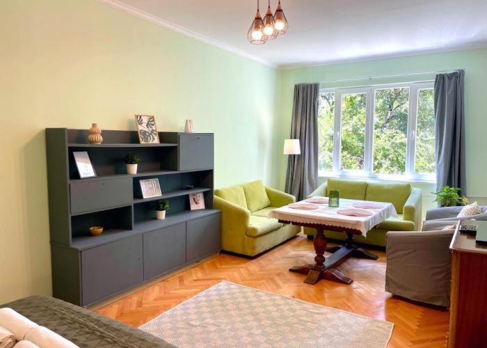 Bohemian Bright & Calm 2BR - Top center - Private Balcony
