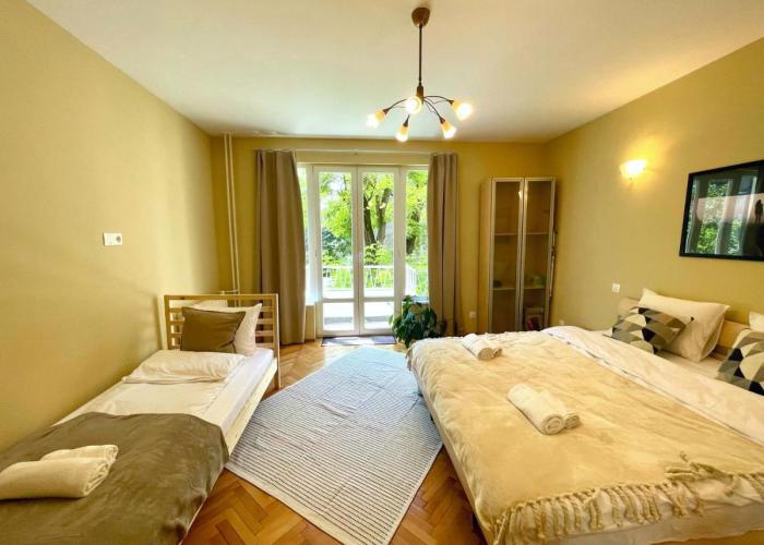 Bohemian Bright & Calm 2BR - Top center - Private Balcony