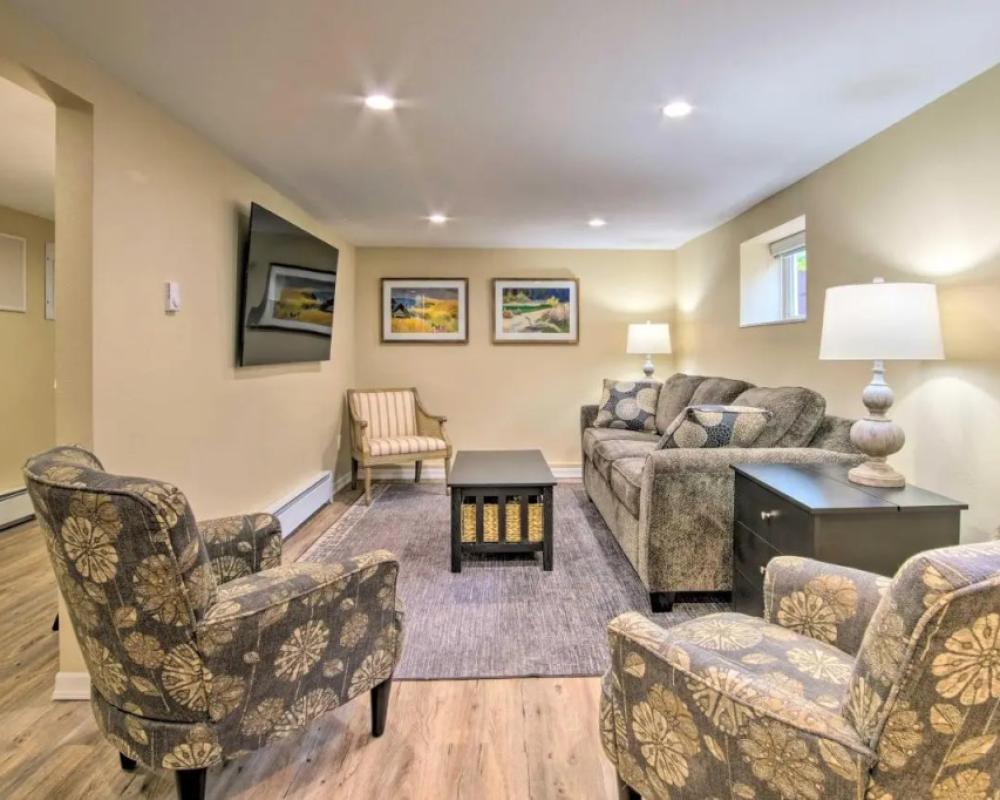 Cozy North Bend Getaway in Walkable Location!