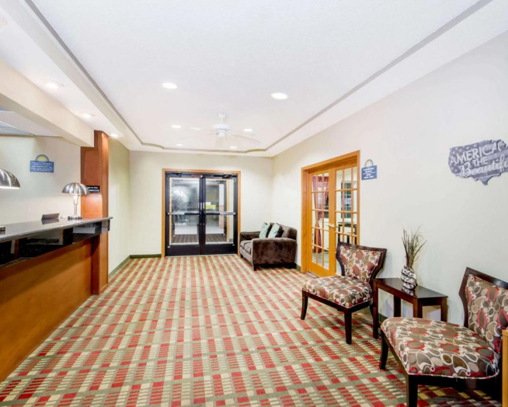 фото Days Inn by Wyndham Ottumwa