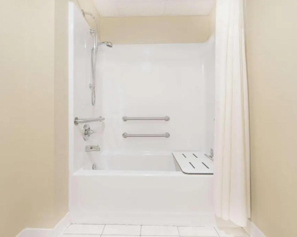 фото Days Inn by Wyndham Ottumwa