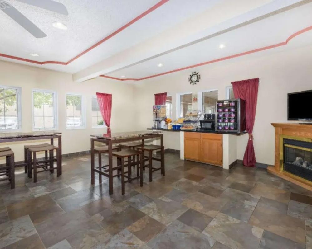 фото Days Inn by Wyndham Ottumwa