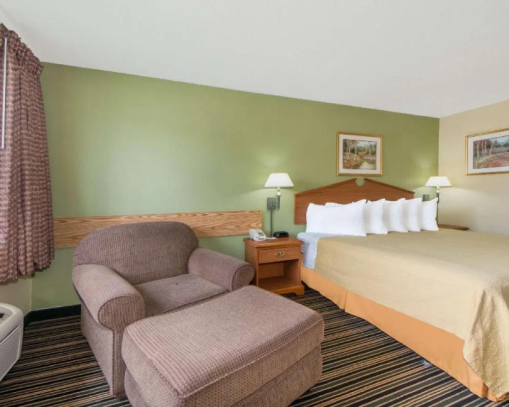 фото Days Inn by Wyndham Ottumwa