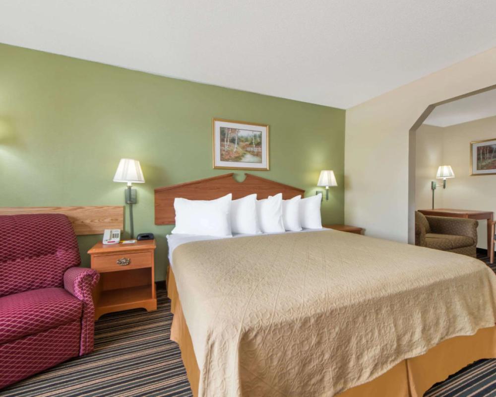 фото Days Inn by Wyndham Ottumwa