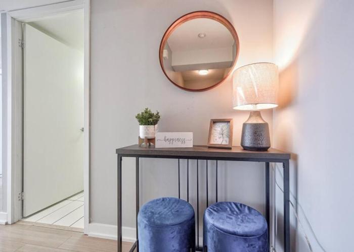 Entertainment District 1 bedroom free parking DT Toronto