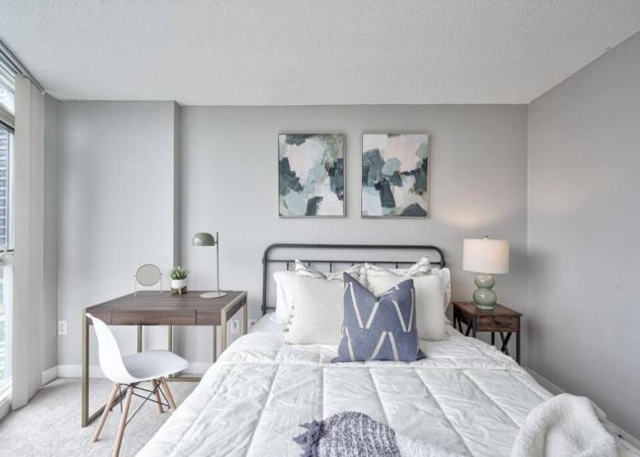 Entertainment District 1 bedroom free parking DT Toronto