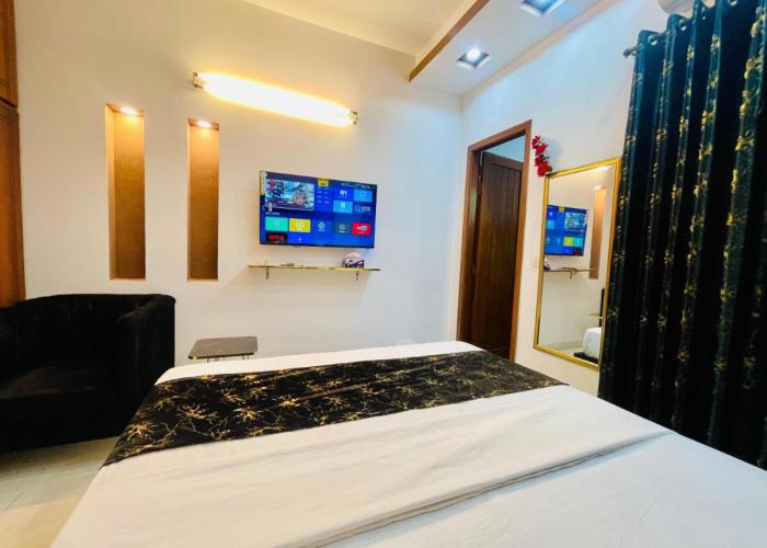 Lahore Guest House 4'9