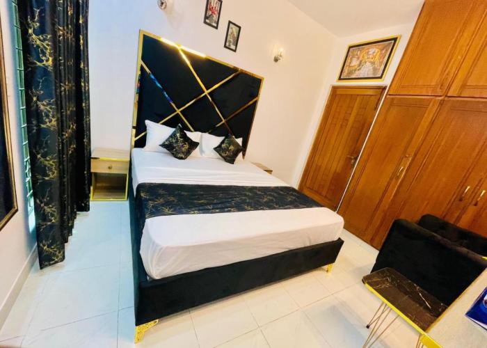 Lahore Guest House 4'9