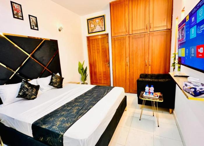 Lahore Guest House 4'9