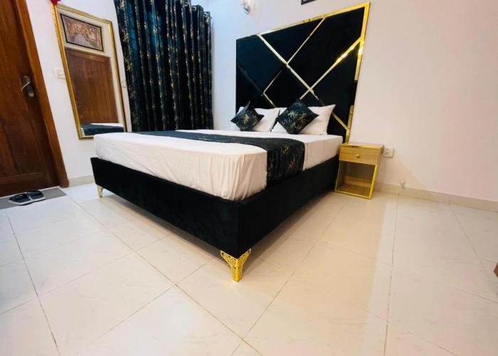 Lahore Guest House 4'9