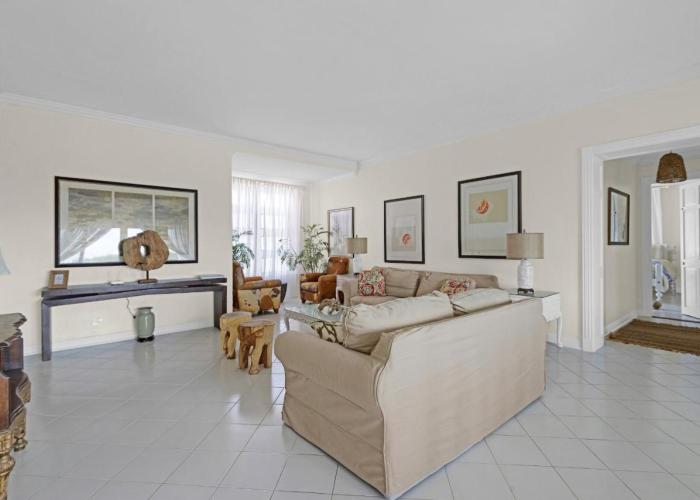 Wave Song - Stunning apartment on beach with pool