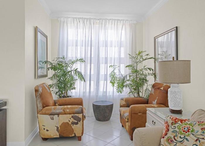 Wave Song - Stunning apartment on beach with pool
