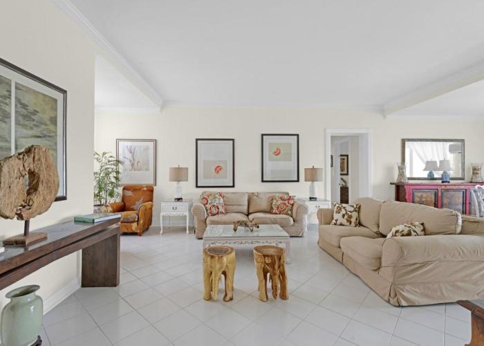 Wave Song - Stunning apartment on beach with pool