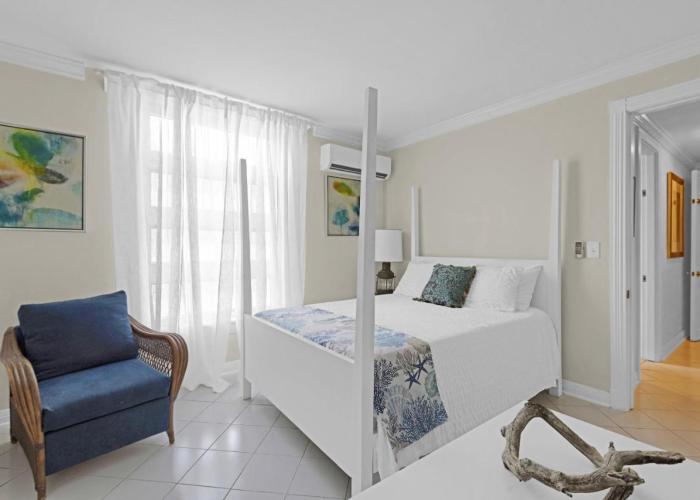 Wave Song - Stunning apartment on beach with pool