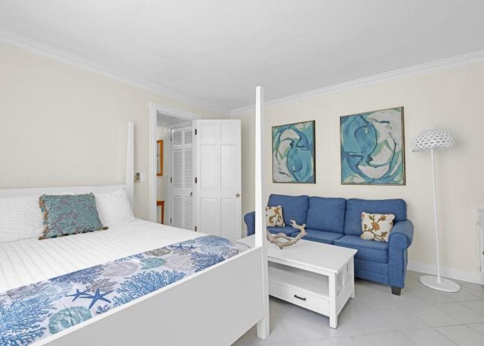 Wave Song - Stunning apartment on beach with pool