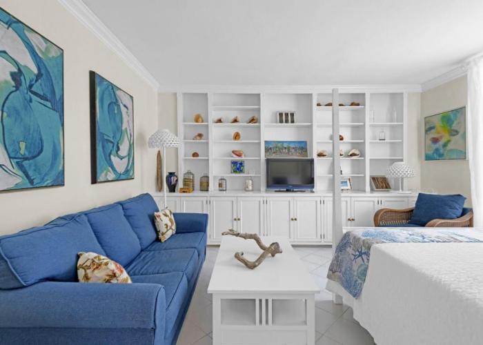 Wave Song - Stunning apartment on beach with pool