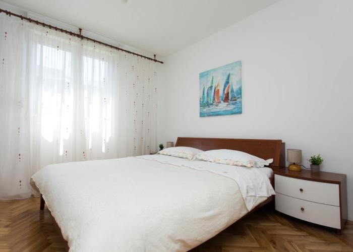 Family apartment with private garage