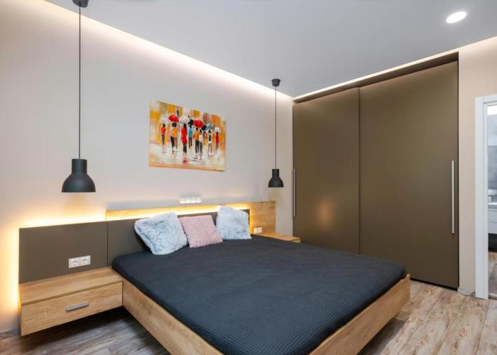 Elegant Escape in The Heart of The City by Flat Mаnager