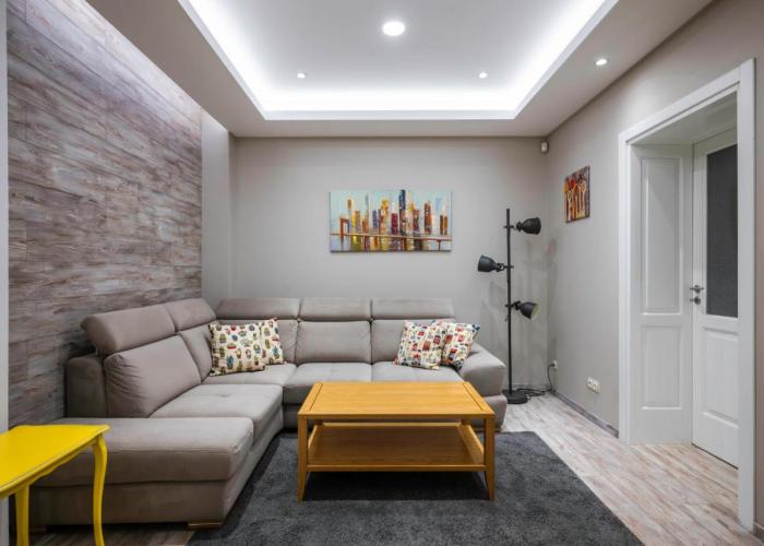 Elegant Escape in The Heart of The City by Flat Mаnager