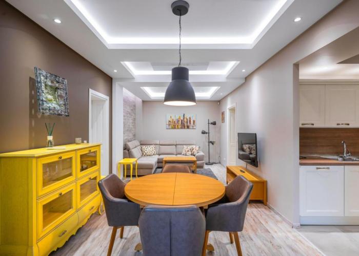 Elegant Escape in The Heart of The City by Flat Mаnager