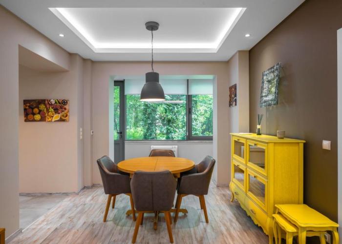 Elegant Escape in The Heart of The City by Flat Mаnager
