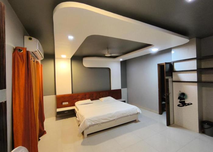 Hotel ECOSIA Private Room's And Restaurants
